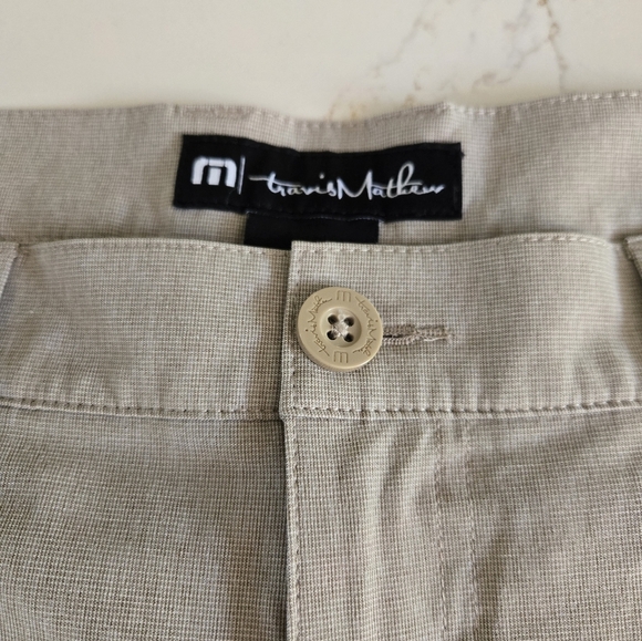 Travis Mathew Beck Shorts Khaki Casual Golf Travel Athletic Tan Beige Size 34 - Picture 2 of 8
